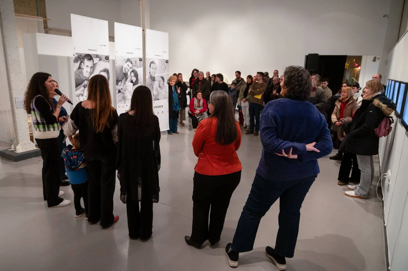 L’exposició reuneix el treball de les artistes Montse Morcate, Mireia Plans, Raquel Luaces i Rebeca Pardo | © Toni Torrillas - Roca Umbert Fàbrica de les Arts