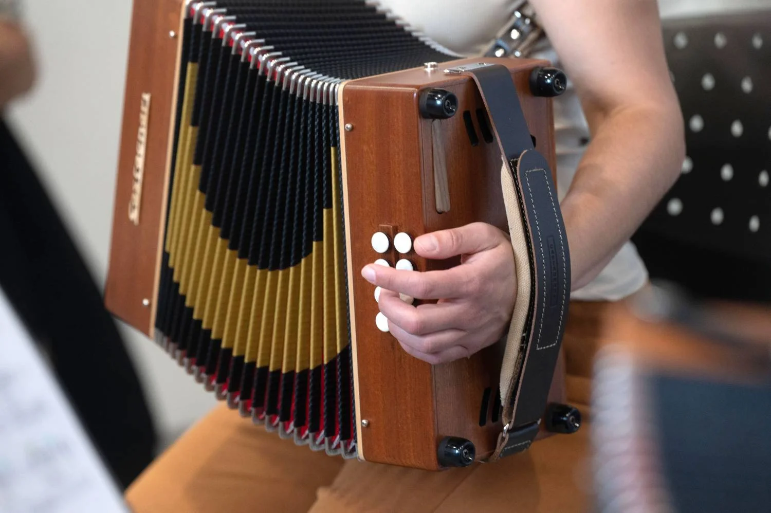 Taller d'acordió de La Troca | © Toni Torrillas - Roca Umbert Fàbrica de les Arts