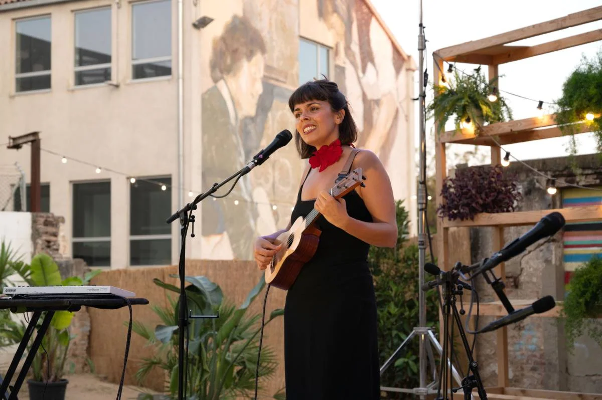 2a setmana d'Obert x vacances: concert amb Anna Ferrer | © Toni Torrillas - Roca Umbert Fàbrica de les Arts