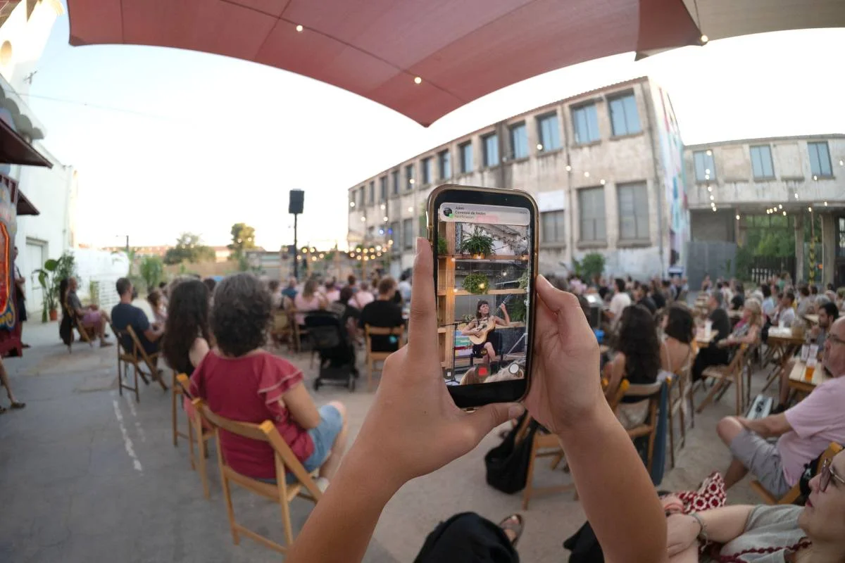 2a setmana d'Obert x vacances: concert amb Anna Ferrer | © Toni Torrillas - Roca Umbert Fàbrica de les Arts