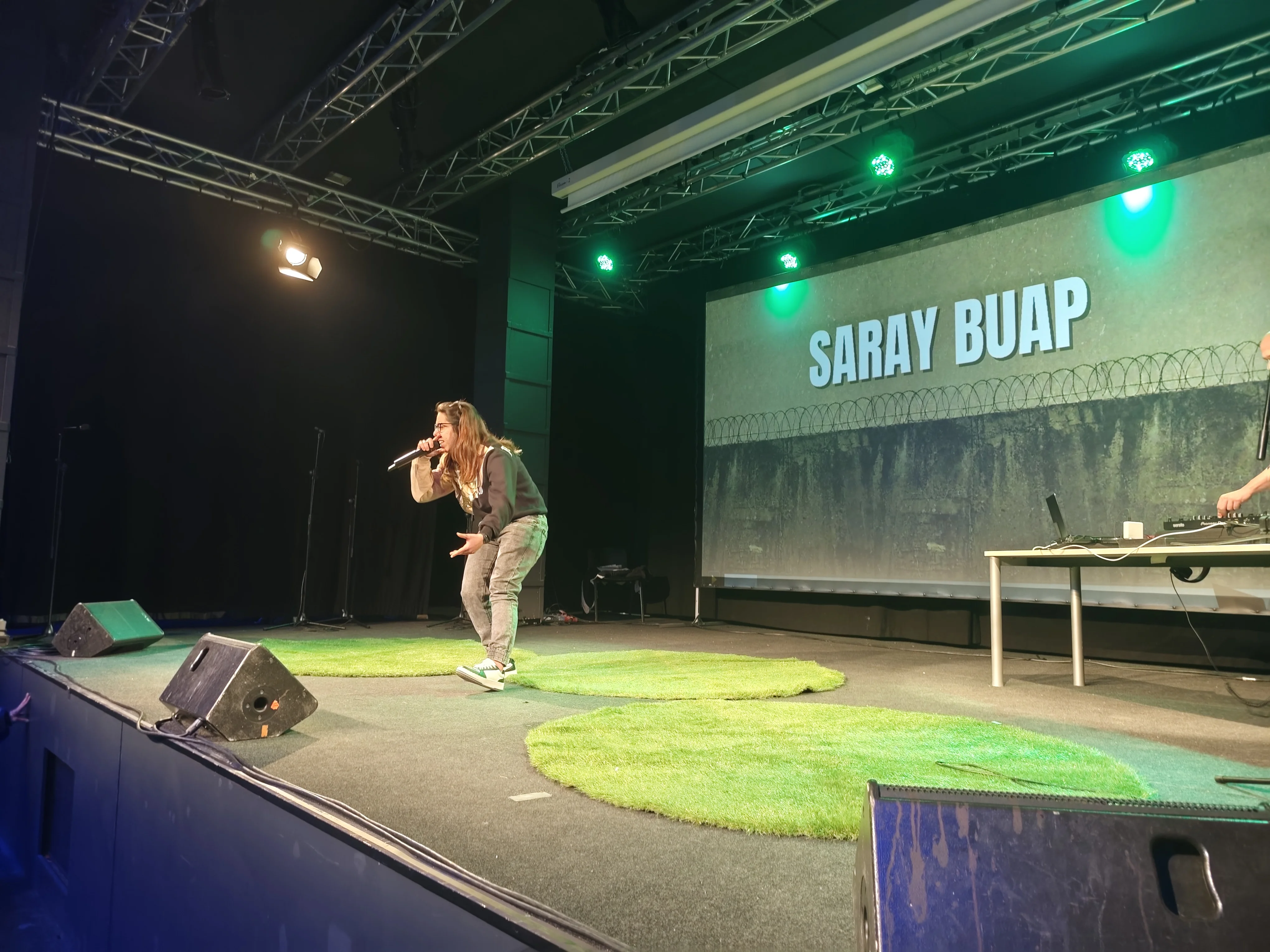 La Sala Nau B1 acull la gala final del concurs ENTREMU(R)SICS, organitzat pel Centre Penitenciari de Joves