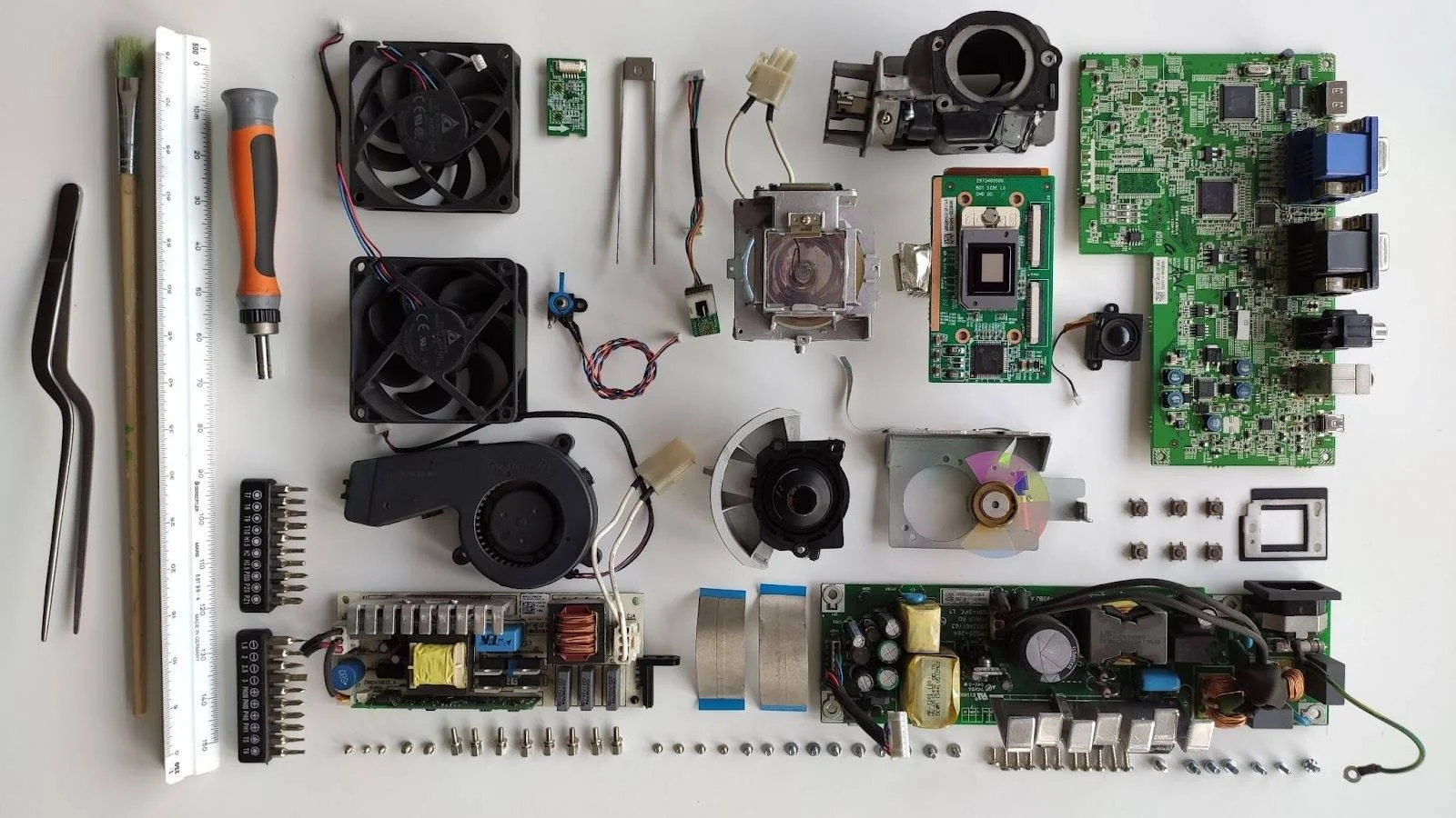 Taller: La mineria urbana: què amaga la tecnologia?